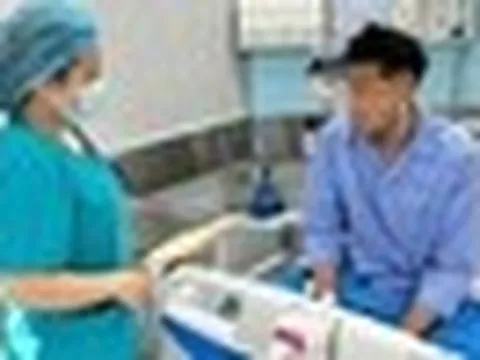 Ngừng tim ngay tại bể bơi, nhân viên cứu hộ 20 tuổi hồi sinh kỳ tích sau 5 ngày