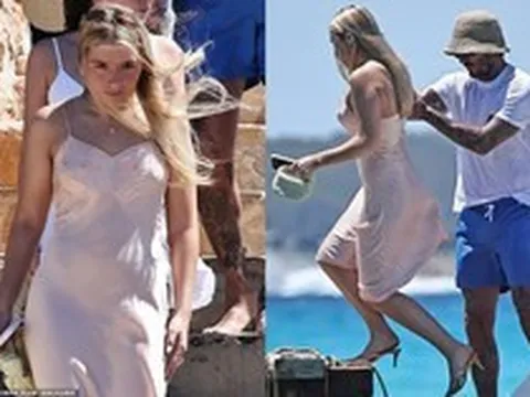Tiểu thư Harper Beckham tuổi 14 đẹp chuẩn “rich girl”: diện váy satin hồng, xách túi hàng hiệu, thần thái át cả mẹ Victoria