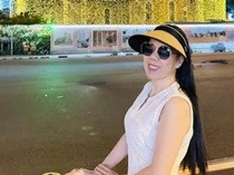 Nữ ca sĩ đi Mỹ về nước, nói sự thay đổi của TP.HCM