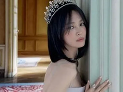 “Quốc bảo nhan sắc” xứ Hàn khiến MXH bùng nổ khi hóa thân thành “nữ hoàng ngái ngủ”, đội vương miện 106 năm tuổi