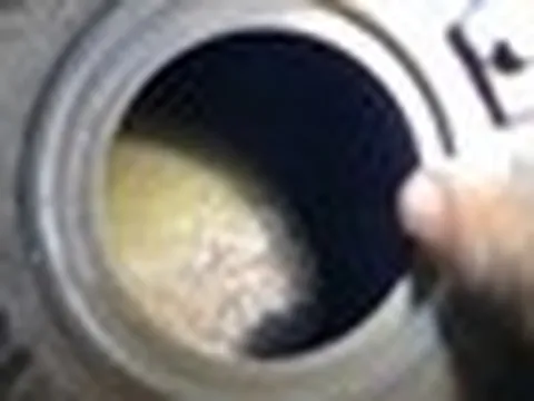 Có cần súc bình xăng hay điều chỉnh động cơ trước khi chuyển sang dùng xăng E10?
