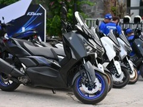 Ký hiệu nào trên xe máy Yamaha giúp nhận biết có thể dùng xăng E10?