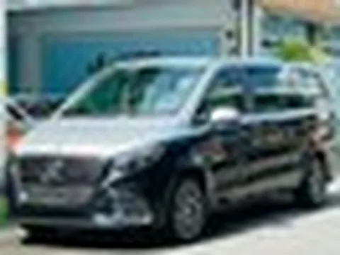 Bỏ 900 triệu đồng mua chiếc Mercedes-Benz này, người ngoài tưởng đi xe 4 tỷ: Ghế hàng hai dạng thương gia, máy dầu 163 mã lực