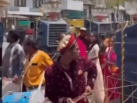 Đám cưới giữa nắng nóng hơn 40°C, đoàn rước mang dàn máy làm mát gây sốt