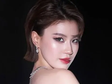 Mỹ nhân Việt trăm tỷ "ế show" phải đi thi Hoa hậu, sắc vóc lột xác nhận không ra