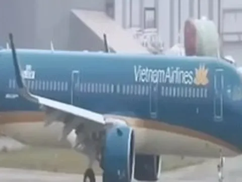 Thực hư chiếc máy bay A321 của Vietnam Airlines bị biến dạng