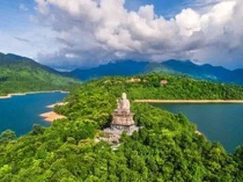 Một "Sa Pa" ẩn mình cách Hà Nội hơn 240km: Mây phủ, khí hậu mát mẻ, cảnh đẹp còn hoang sơ