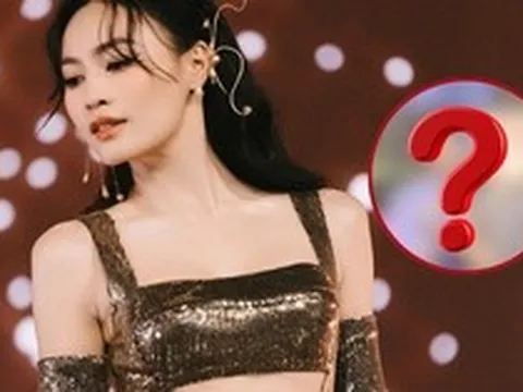 Bức ảnh đang cực viral của Ninh Dương Lan Ngọc khiến netizen xôn xao “10 năm chờ đợi cũng đến ngày này”