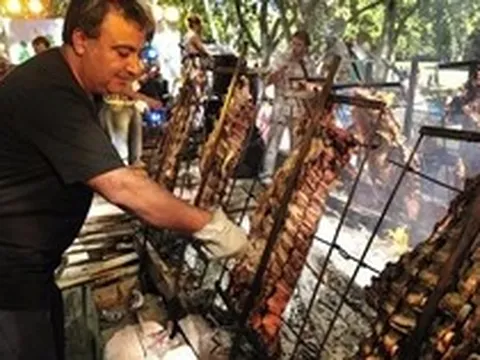 Món ăn đặc biệt được xem là "vũ khí vô địch" của Argentina: Phải mang hơn nửa tấn từ quê nhà sang Mỹ để tiếp sức cho Messi