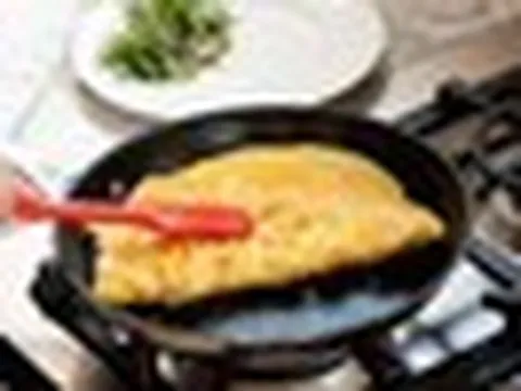 Bác sĩ ung thư cảnh báo người dùng chảo chống dính