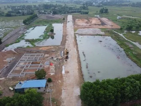 Rác chất cao như quả đồi, Sầm Sơn "mòn mỏi" chờ đợi nhà máy xử lý rác 242 tỷ đồng