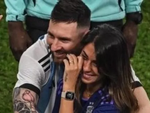 4,5 triệu lượt thích thông điệp vợ nhắn Messi