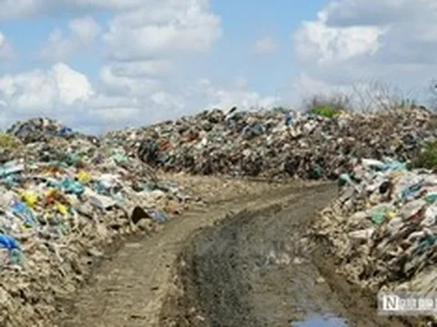 "Sống mòn" bên bãi rác khổng lồ