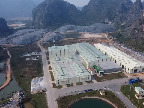 Dân kêu trời vì mùi hôi từ rác, đại diện nhà máy nói "chỉ thoang thoảng"