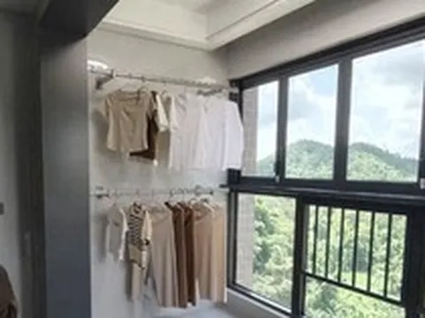 Nhìn nhà hàng xóm tôi mới phát hiện: Ban công đẹp lên chỉ vì bỏ một thứ quen thuộc