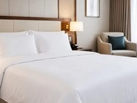 Vì sao ga giường khách sạn luôn màu trắng?