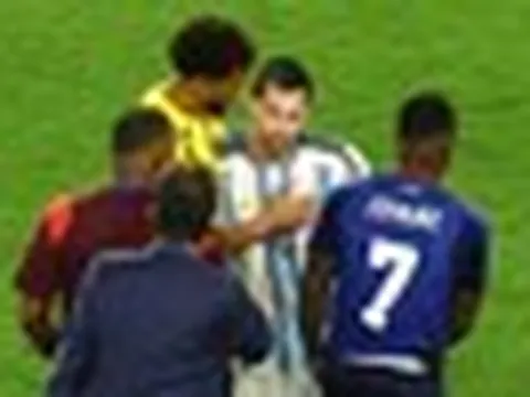 Quốc đảo nhỏ bé vừa làm Messi kiệt sức: Dân số nửa triệu người nhưng có thị trường chứng khoán, số mã cổ phiếu gây sốc