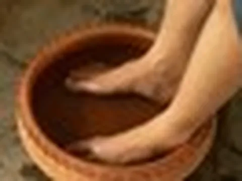 Cụ ông 65 tuổi ngâm chân nước muối mỗi ngày, 5 tháng bác sĩ kinh ngạc :"90% mọi người không làm được như ông"