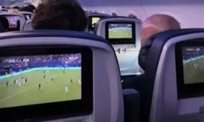 Hãng hàng không chơi lớn, chiếu cả World Cup trên máy bay